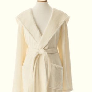 ANNIE SELKE - SELKE FLEECE SUPER SOFT HOODED ROBE IVORY size 6
